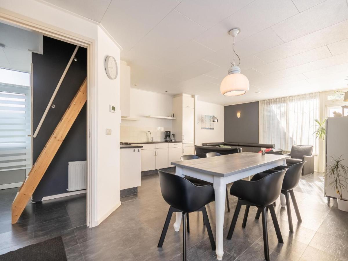 Inviting In With Terrace Vakantiehuis Baarland