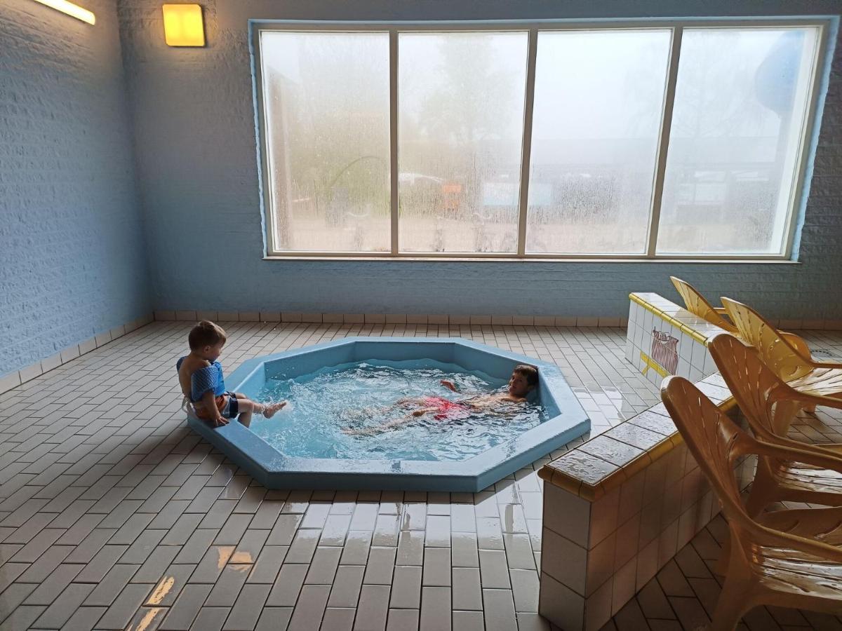 Vakantiehuis Inviting In With Terrace Baarland